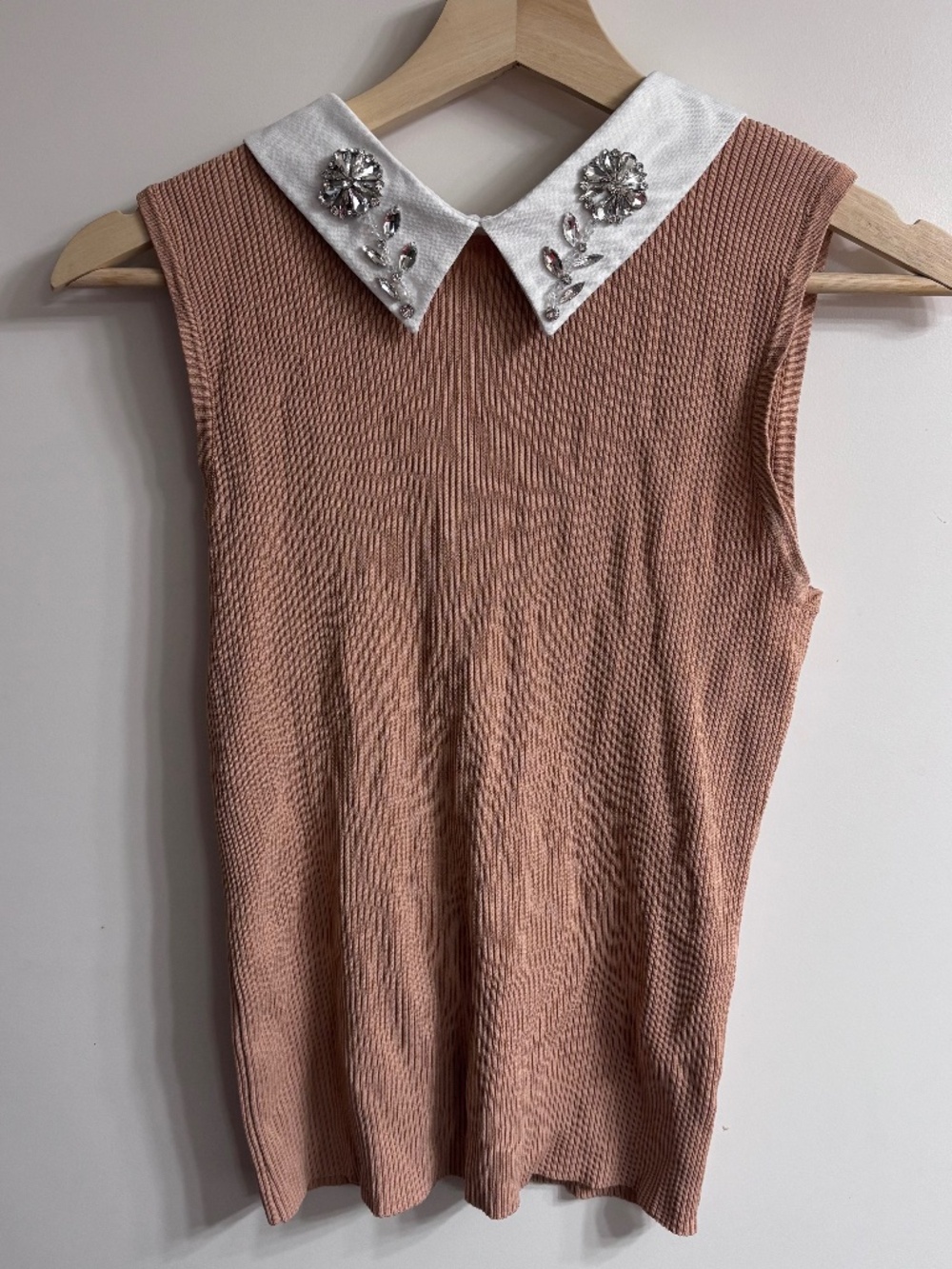 On Twelfth Embellished Collar Sleeveless Ribbed Knit Top Pink Peach Small